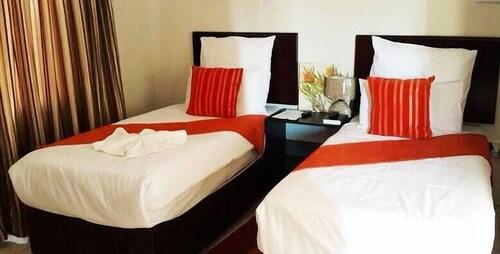 Hill View Inn Serowe Экстерьер фото