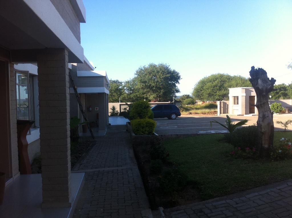 Hill View Inn Serowe Экстерьер фото