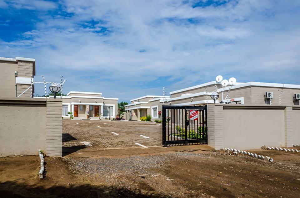 Hill View Inn Serowe Экстерьер фото