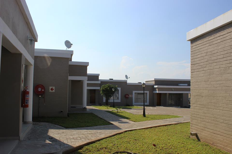 Hill View Inn Serowe Экстерьер фото