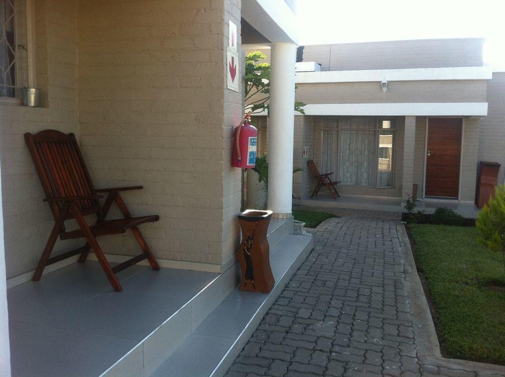 Hill View Inn Serowe Экстерьер фото