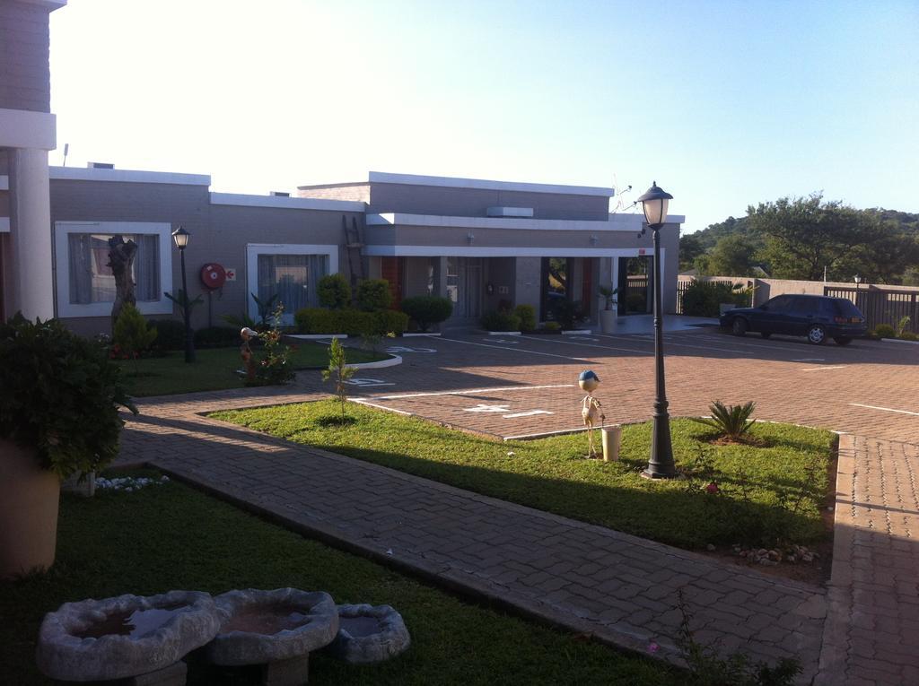 Hill View Inn Serowe Экстерьер фото