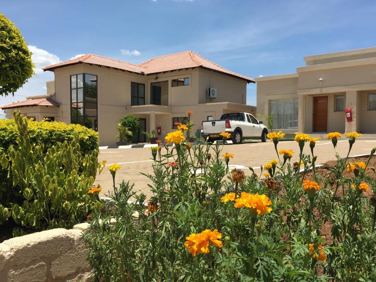 Hill View Inn Serowe Экстерьер фото