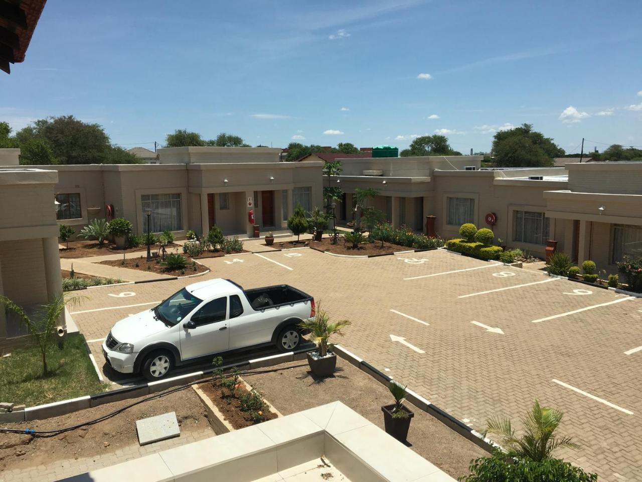 Hill View Inn Serowe Экстерьер фото